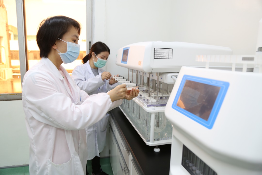 办公桌上的一瓶盐 ——可讲求也能够迁就的海洋之神hy590研发人董穗娟