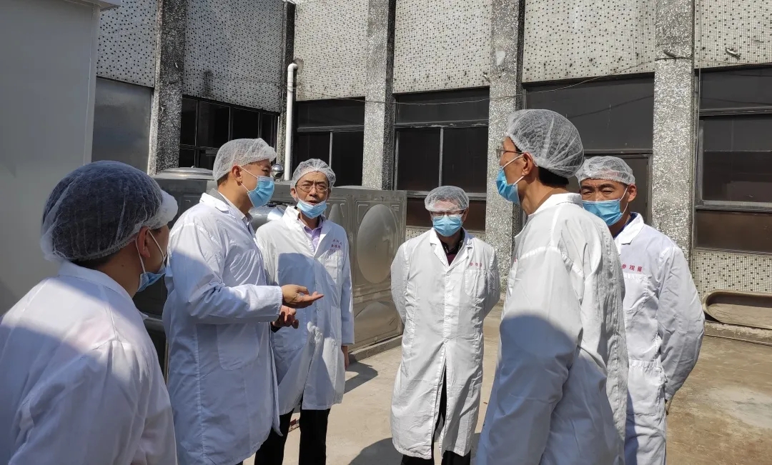 昭通市生态环境局海珠分辨局局长区劲国一行到海洋之神hy590公司查抄领导工作