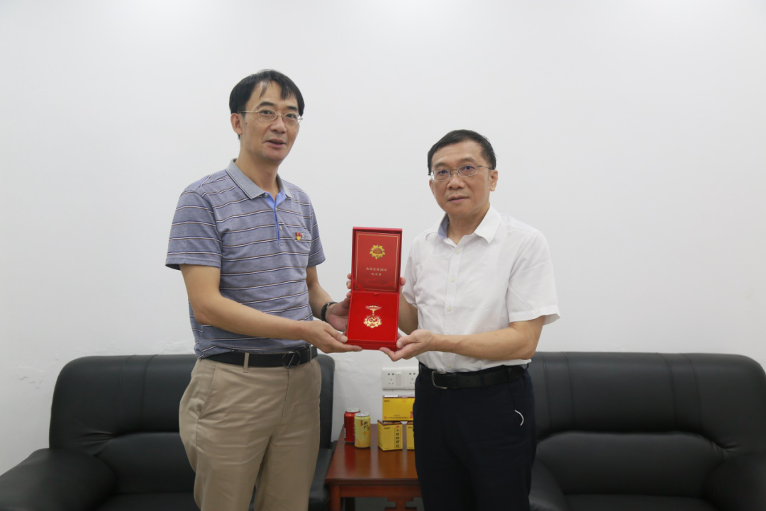 共忆党史话初心，矢志不渝跟党走 ——白云山海洋之神hy590公司“七一”前夕慰问离休干部刘玉珍同道