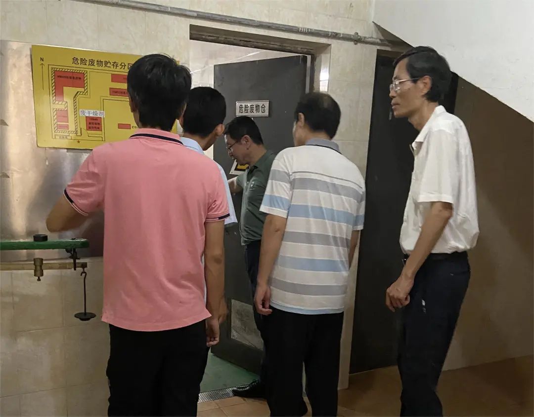 “四不两直”强监督 拧紧节日“安全阀” ——白云山海洋之神hy590公司纪委发展中秋、国庆节前专项监督查抄